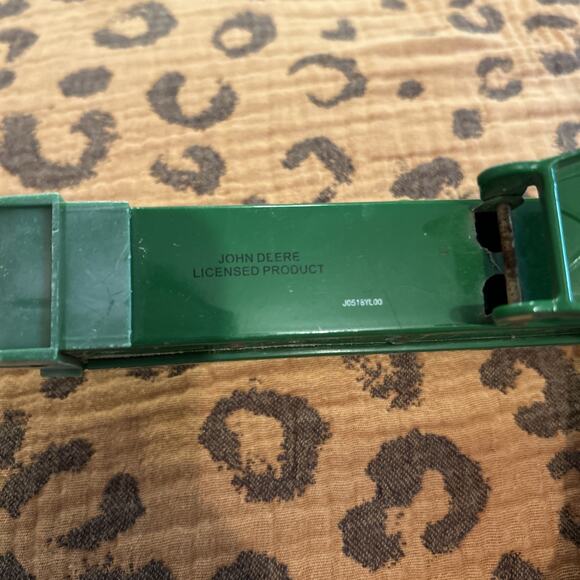 1/16 Scale ERTL John Deere Metal Hay Elevator *damaged but works - Picture 9 of 9